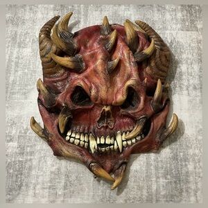 Adult Realistic Demonic Latex Mask w/horns & teeth. Has Never Been Worn. $10.